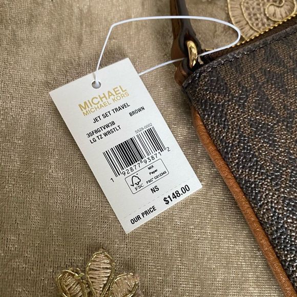 Michael Kors wristlet - Picture 12 of 12